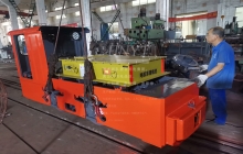 3噸湘潭礦用電機(jī)車能拉多少東西？