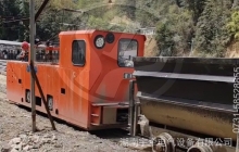 10噸架線式湘潭電機(jī)車礦山現(xiàn)場運(yùn)行視頻