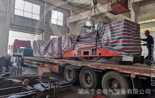 一批雙駕駛室8噸防爆蓄電池電機(jī)車裝車發(fā)貨