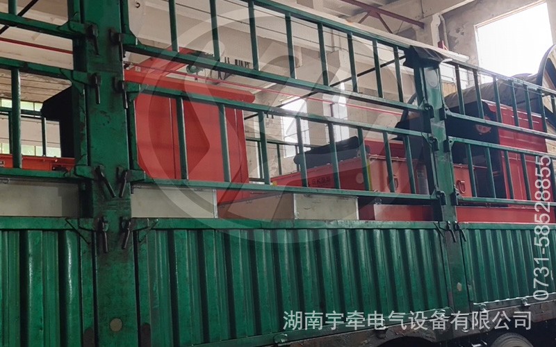 一批5噸湘潭鋰電池電機(jī)車裝車發(fā)往河南